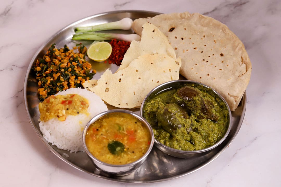 FULL MEALS AT RS. 5/- FOR FARMERS at APMC Nagpur Restaurent